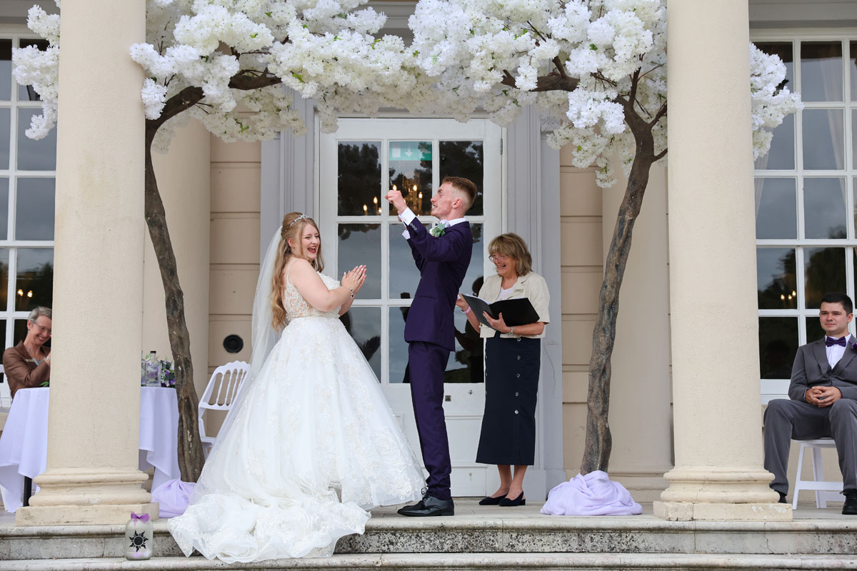 bride and groom saying there wedding vows